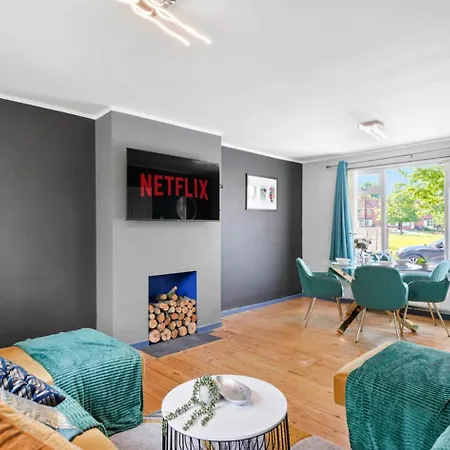 Nyaraló Spacious Luxury Garden House Free Parking