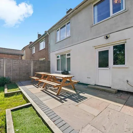 Spacious Luxury Garden House Free Parking Vakantiehuis