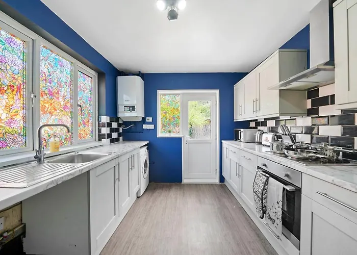 Spacious Luxury Garden House Free Parking *