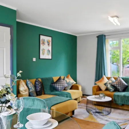 Spacious Luxury Garden House Free Parking