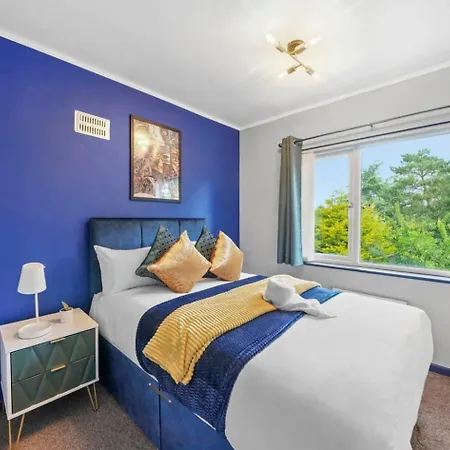 Spacious Luxury Garden House Free Parking Nyaraló