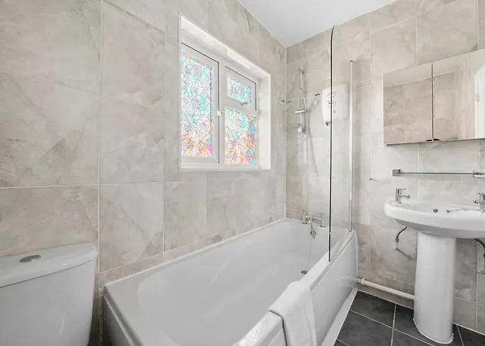 Spacious Luxury Garden House Free Parking Feriehus *