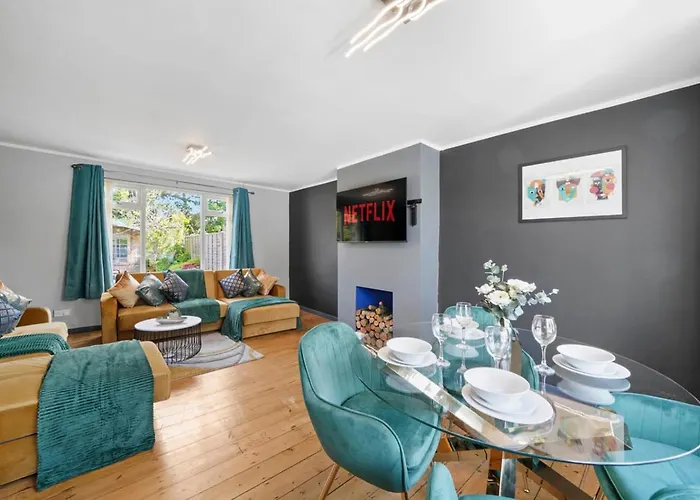 Hébergement de vacances Spacious Luxury Garden House Free Parking *