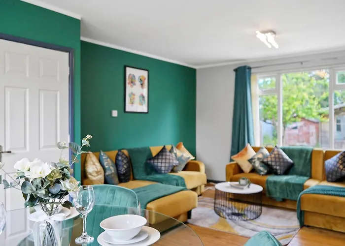 Spacious Luxury Garden House Free Parking